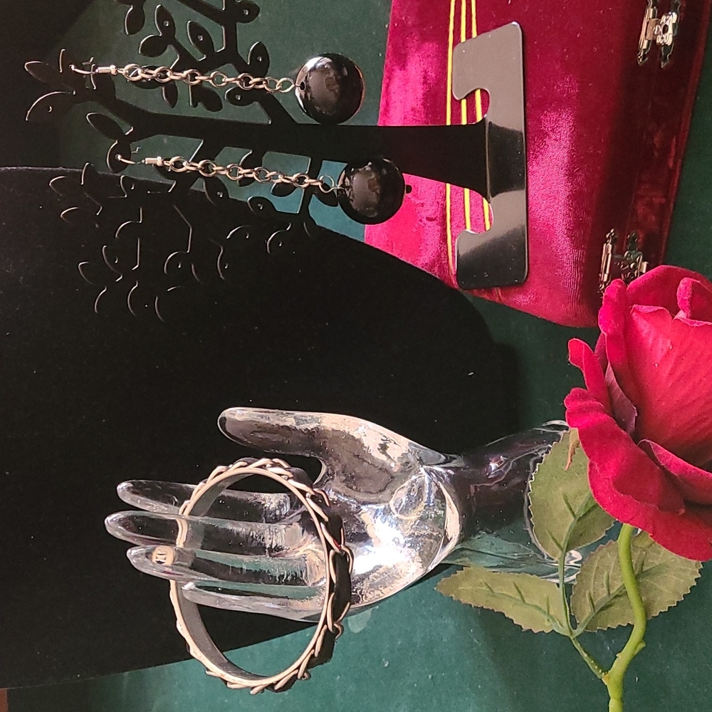 Bracelet and earrings set